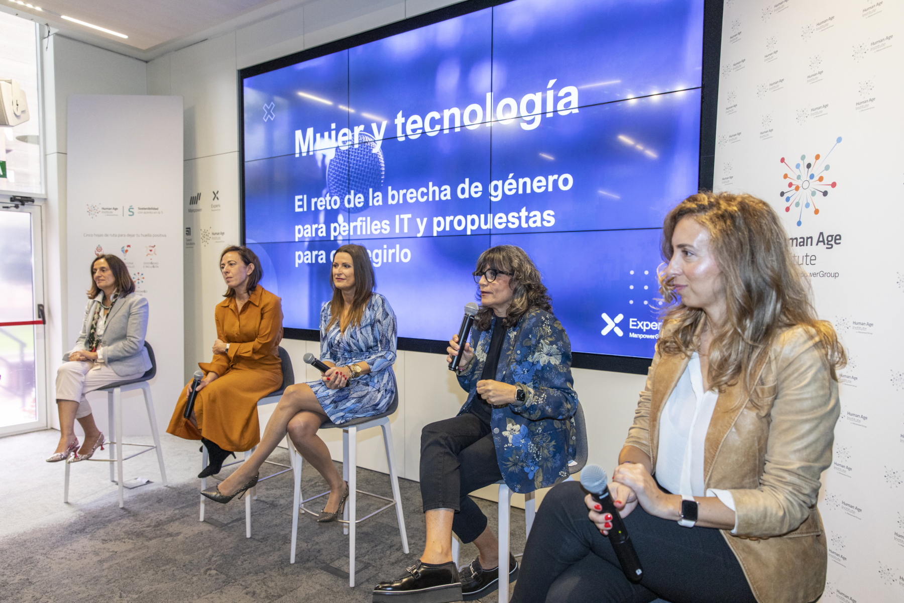 Las profesionales IT ganan 15.000 euros más que el salario medio de las mujeres en España